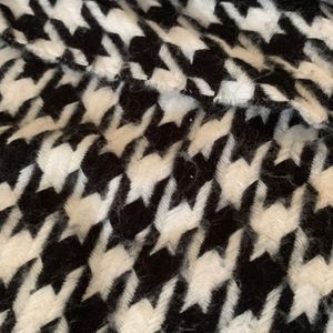 D&Y Accessories - D&Y Houndstooth Scarf D&Y Accessories - D&Y Houndstooth Scarf